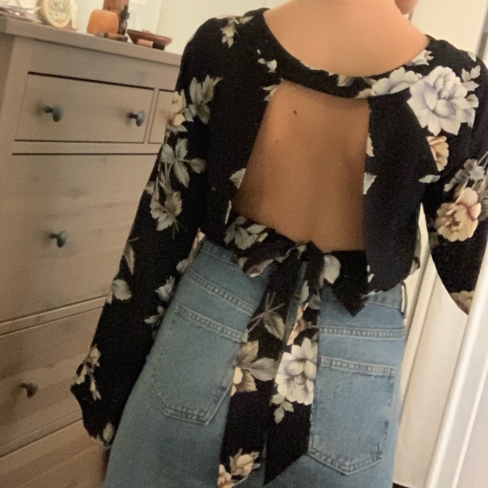 NWOT Flynn Skye Open Tie Back Blouse